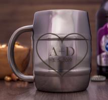 1+1 ZDARMA | Nerezový chladicí pivní "půllitr" - Srdce s monogramem a datem - 400ml, lesklý