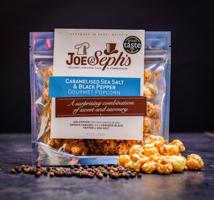 7× Luxusní popcorn Joe & Seph's se zkaramelizovanou solí a černým pepřem 32 g