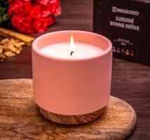 Elegantní vonná svíčka se sójovým voskem a intenzivní vůní - Santal & Rose 400 g