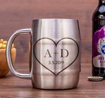 Nerezový chladicí pivní "půllitr" - Srdce s monogramem a datem - 400ml, broušený